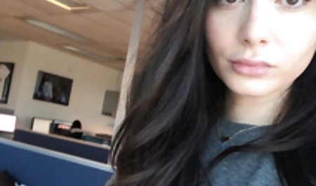 Busty زیبا بیب اسباب بازی تنگ او بیدمشک زندگی می سکس ۱۳ساله کند